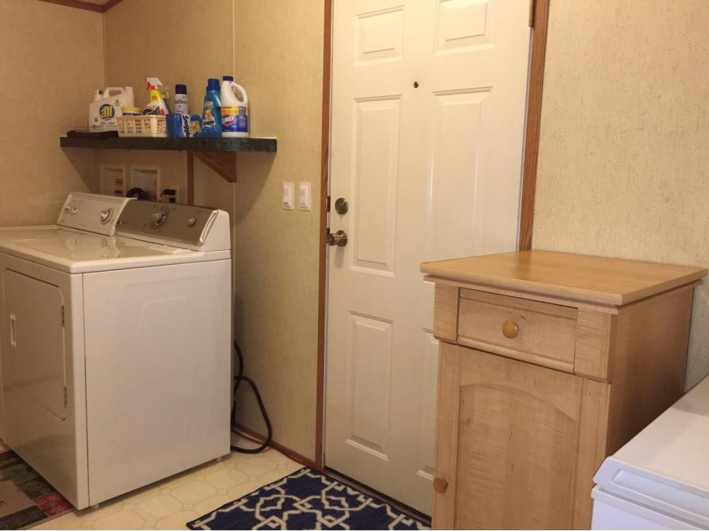 7702 Wells Boone Road Norton, VA 24273 - Photo 23 of 36 Spacious Laundry Room