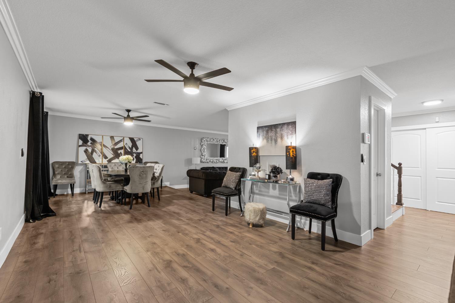 7135 Mathis Court Citrus Heights, CA 95610 - Photo 8 of 39 a living room with furniture