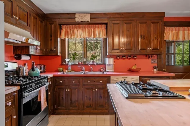 $955,000 | 10 Jersey Lane, Manchester, MA 01944