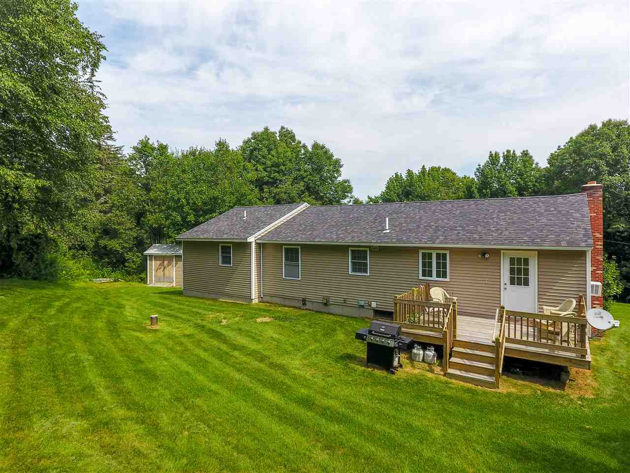 80 Wallace Road Goffstown, NH 03045 - Photo 8 of 36