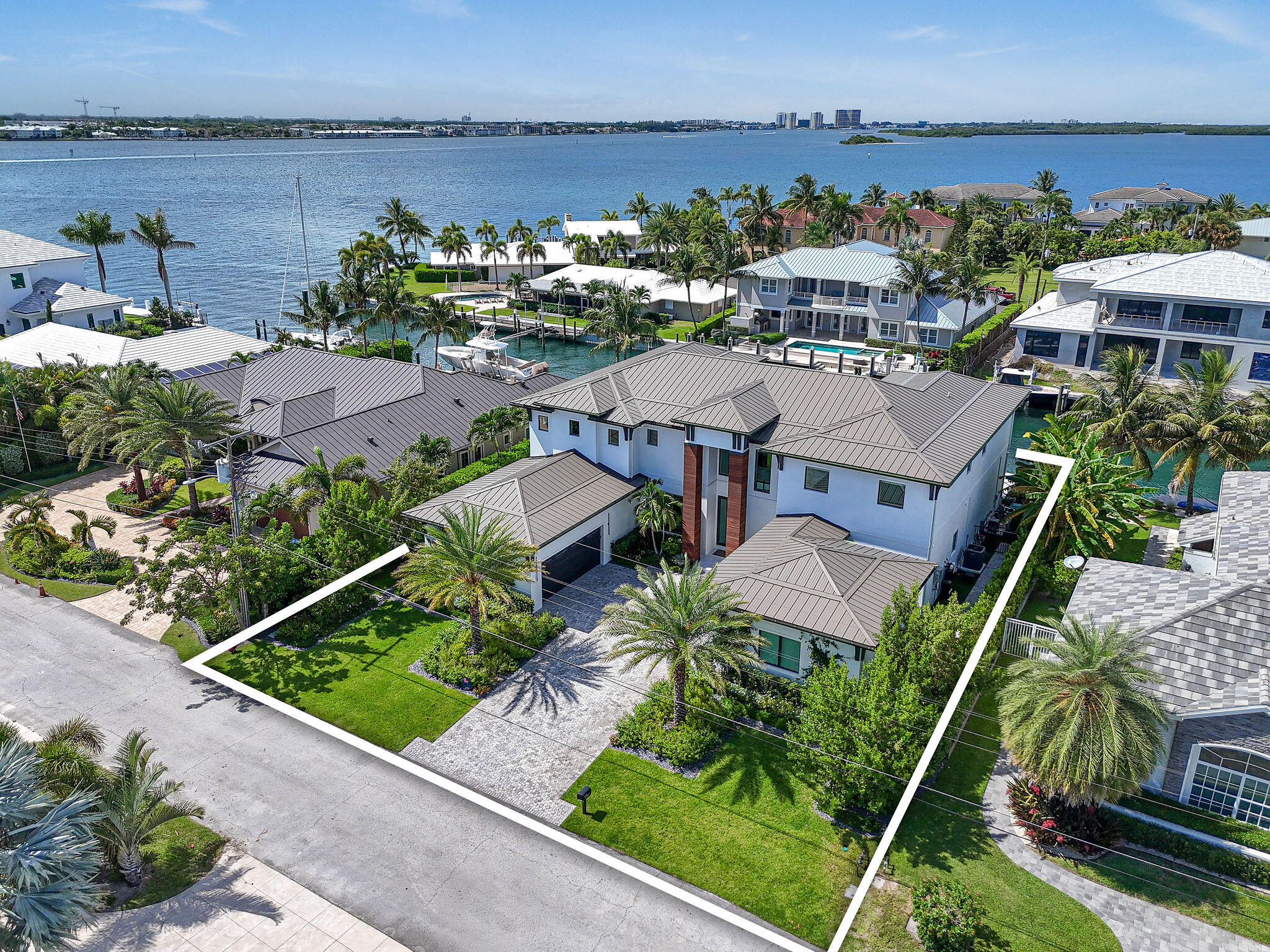 1060 Fairview Lane Singer Island, FL 33404 - Photo 72 of 82 an aerial view of multiple house