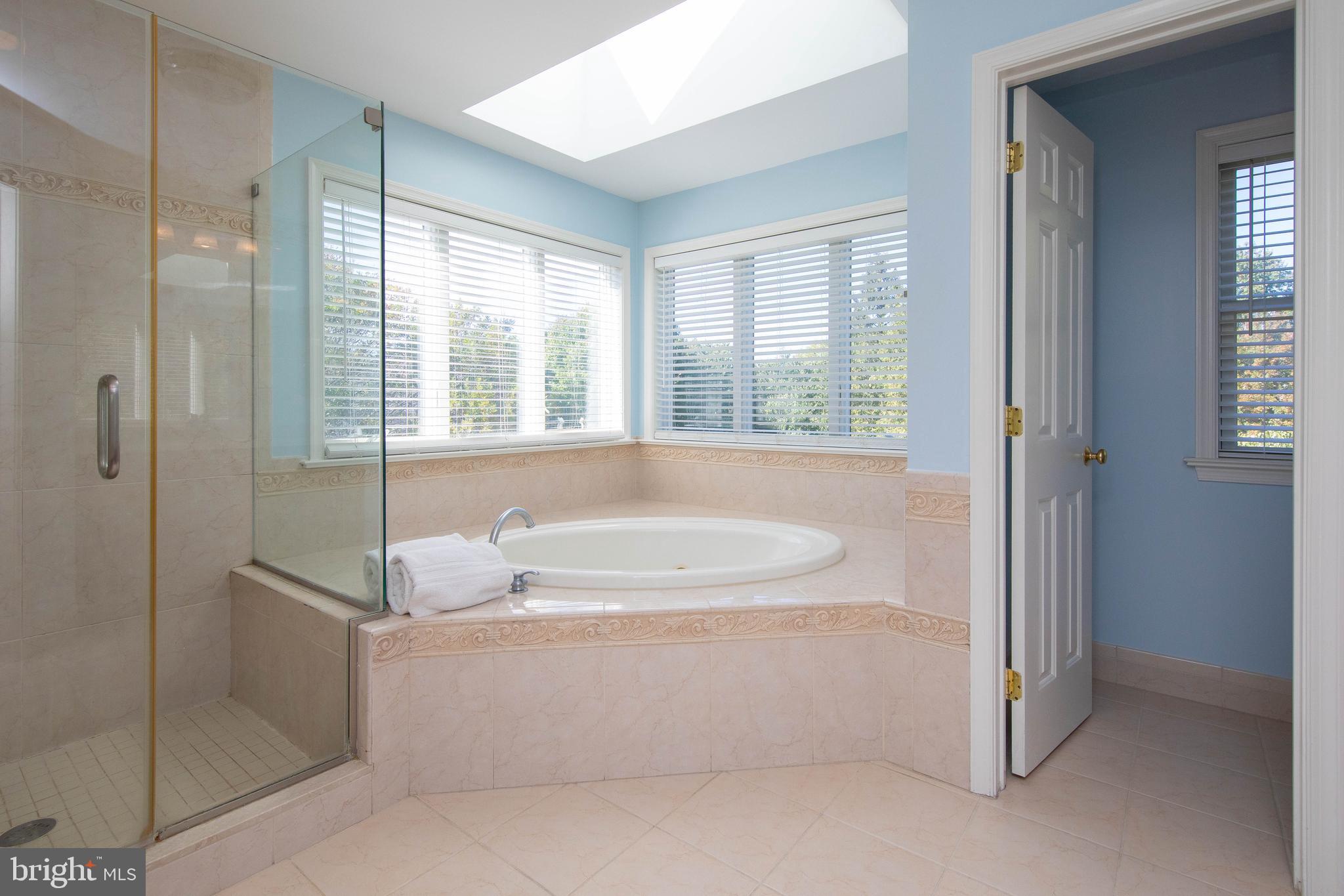 825 Stone House Road Lower Gwynedd, PA 19002 - Photo 19 of 38 Owner's Bath