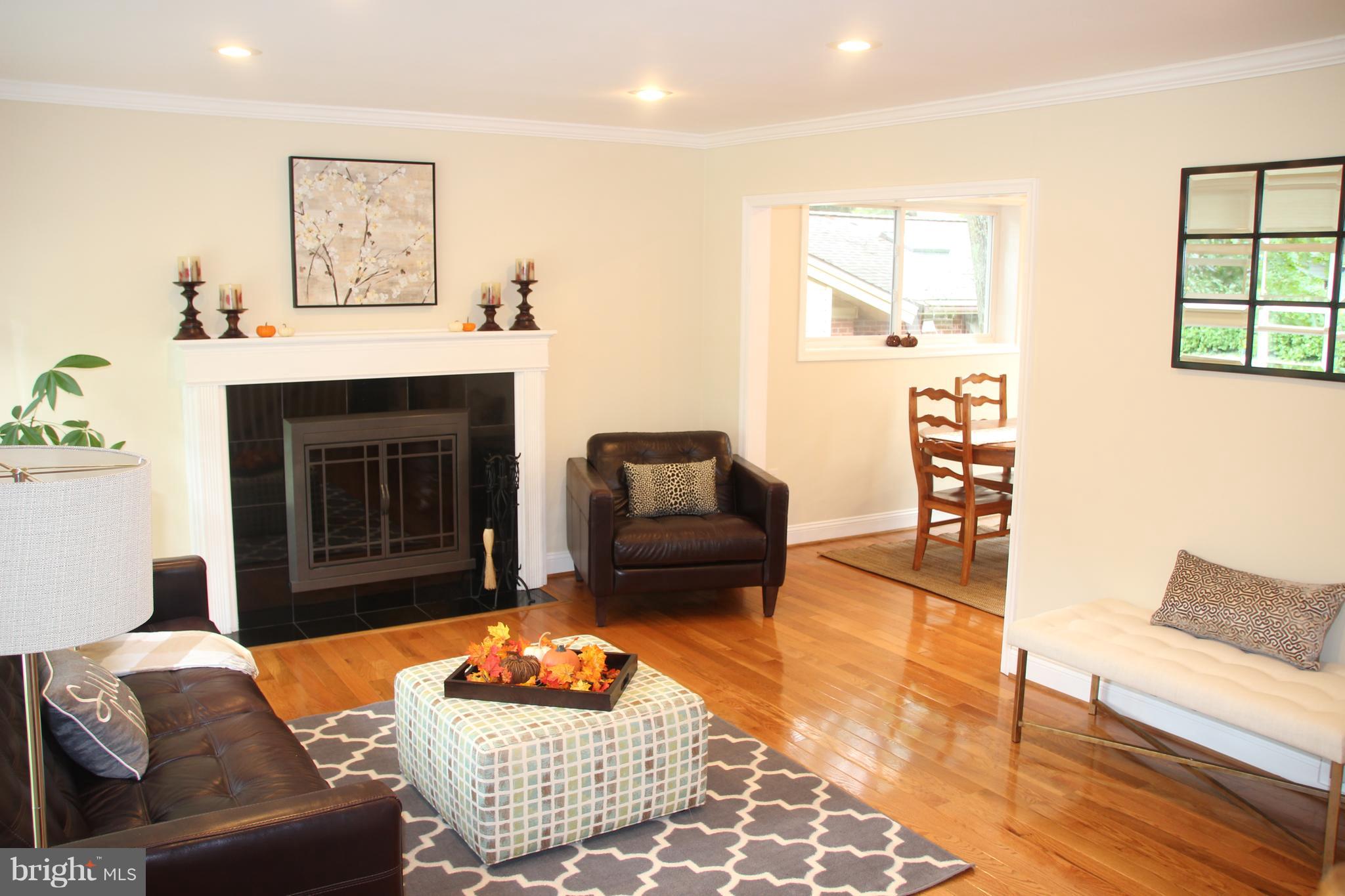 Living Room - light and bright