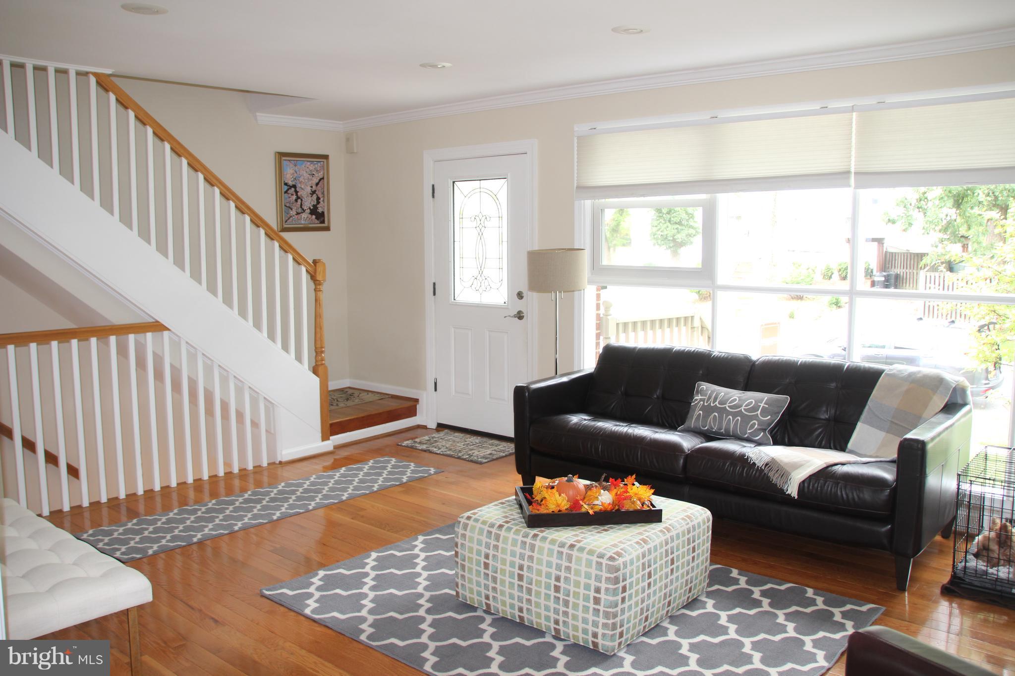 Living Room - open and spacious