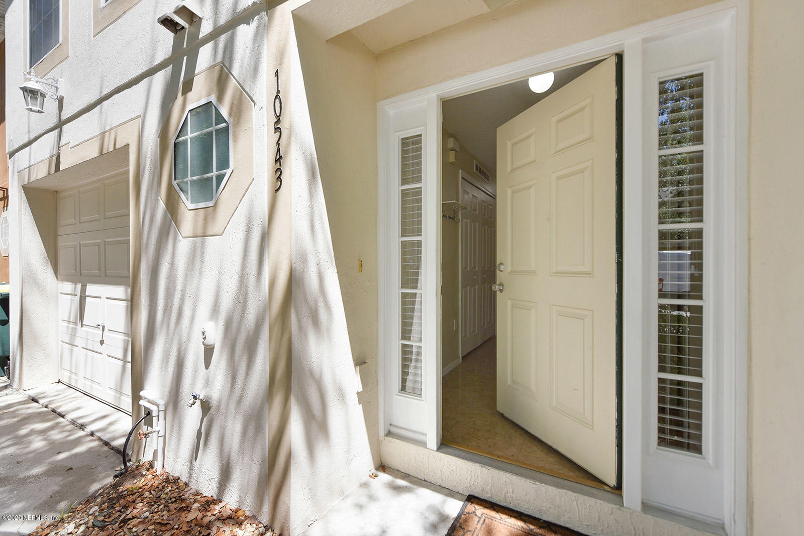 10543 Autumn Trace Road Jacksonville, FL 32257 - Photo 4 of 25 a view of a staircase