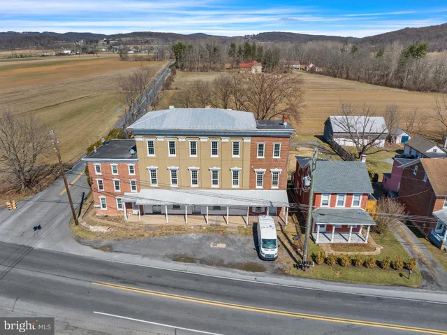 $1,600 | 2693 Philadelphia Avenue, Oley, PA 19547