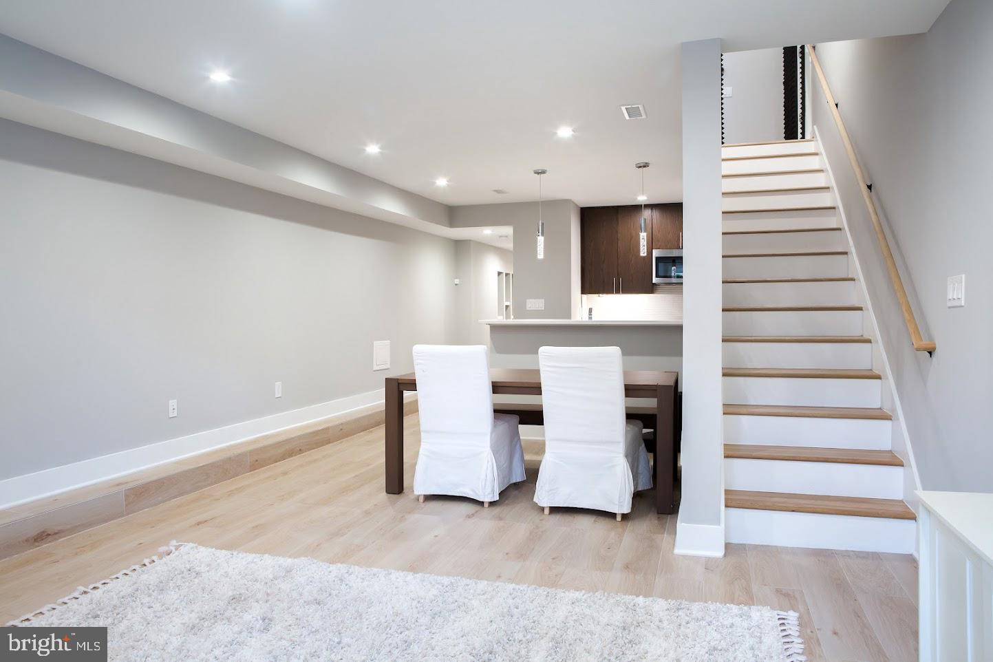 720 East Capitol Street Northeast Washington, DC 20003 - Photo 2 of 12 a view of entryway and hall