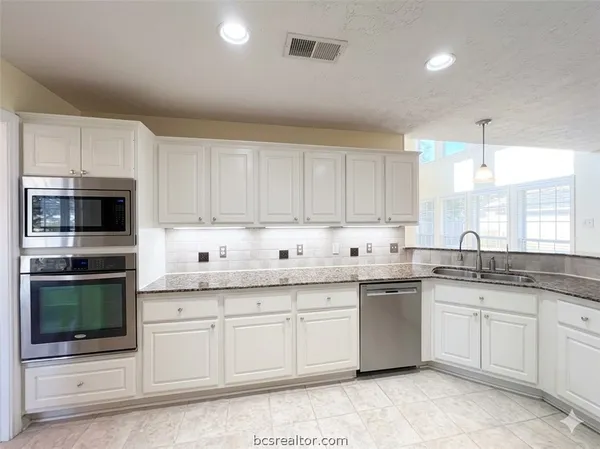 $3,000 | 4611 St Andrews Drive, College Station, TX 77845