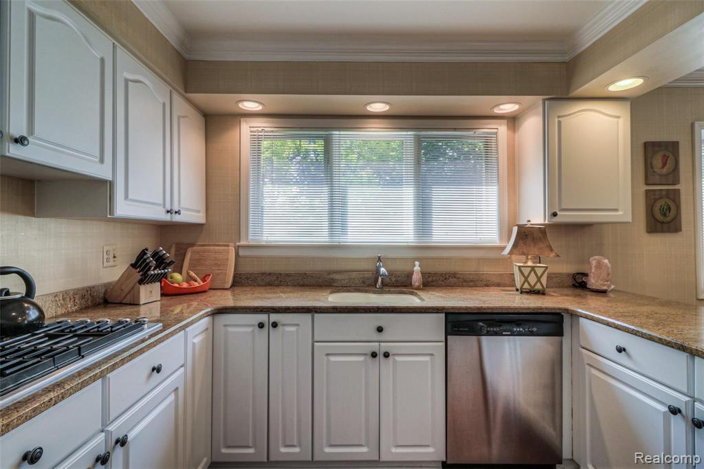 1107 Valley Stream Drive Rochester Hills, MI 48309 - Photo 18 of 50