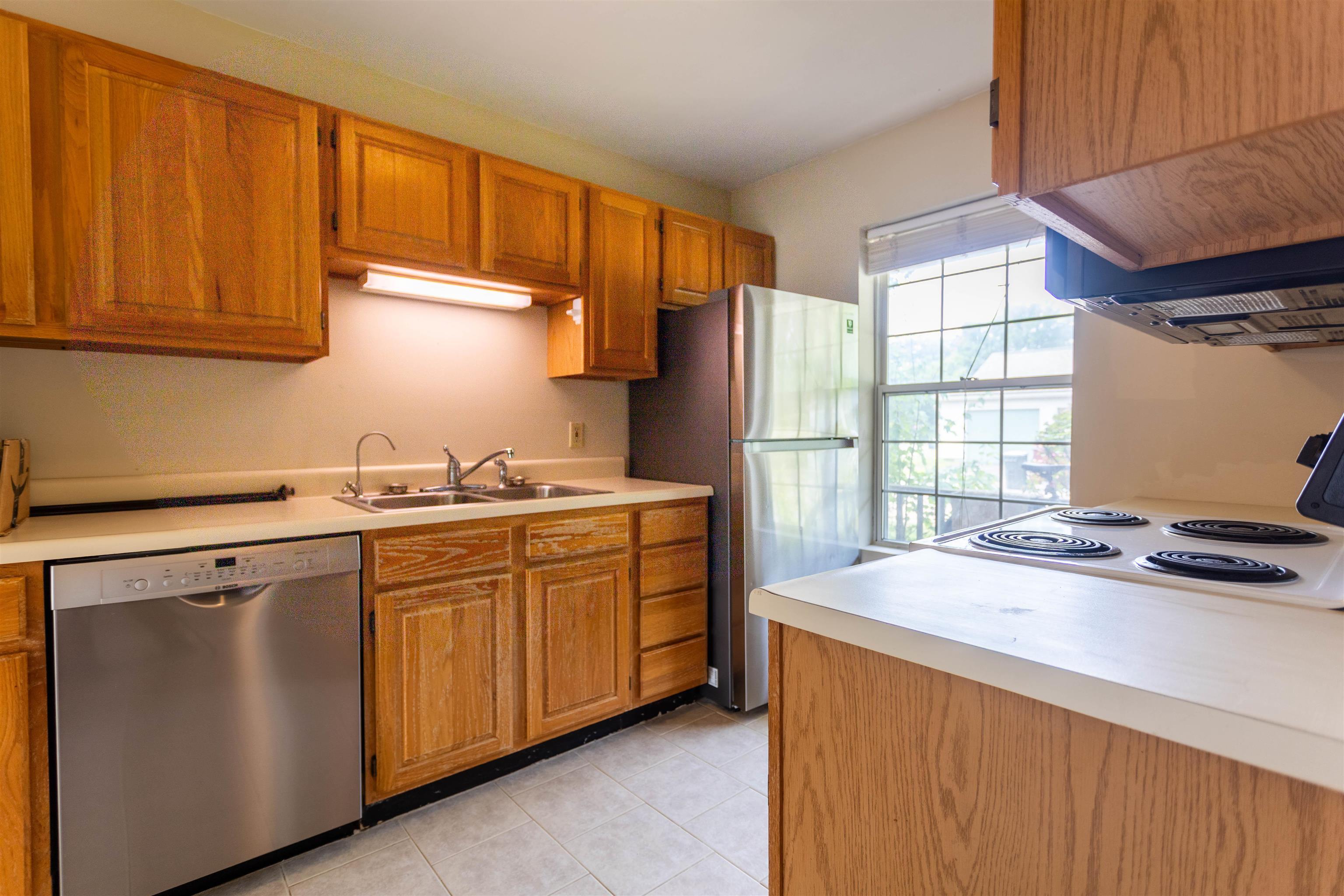 83 Borestone Lane Burlington, VT 05408 - Photo 3 of 30