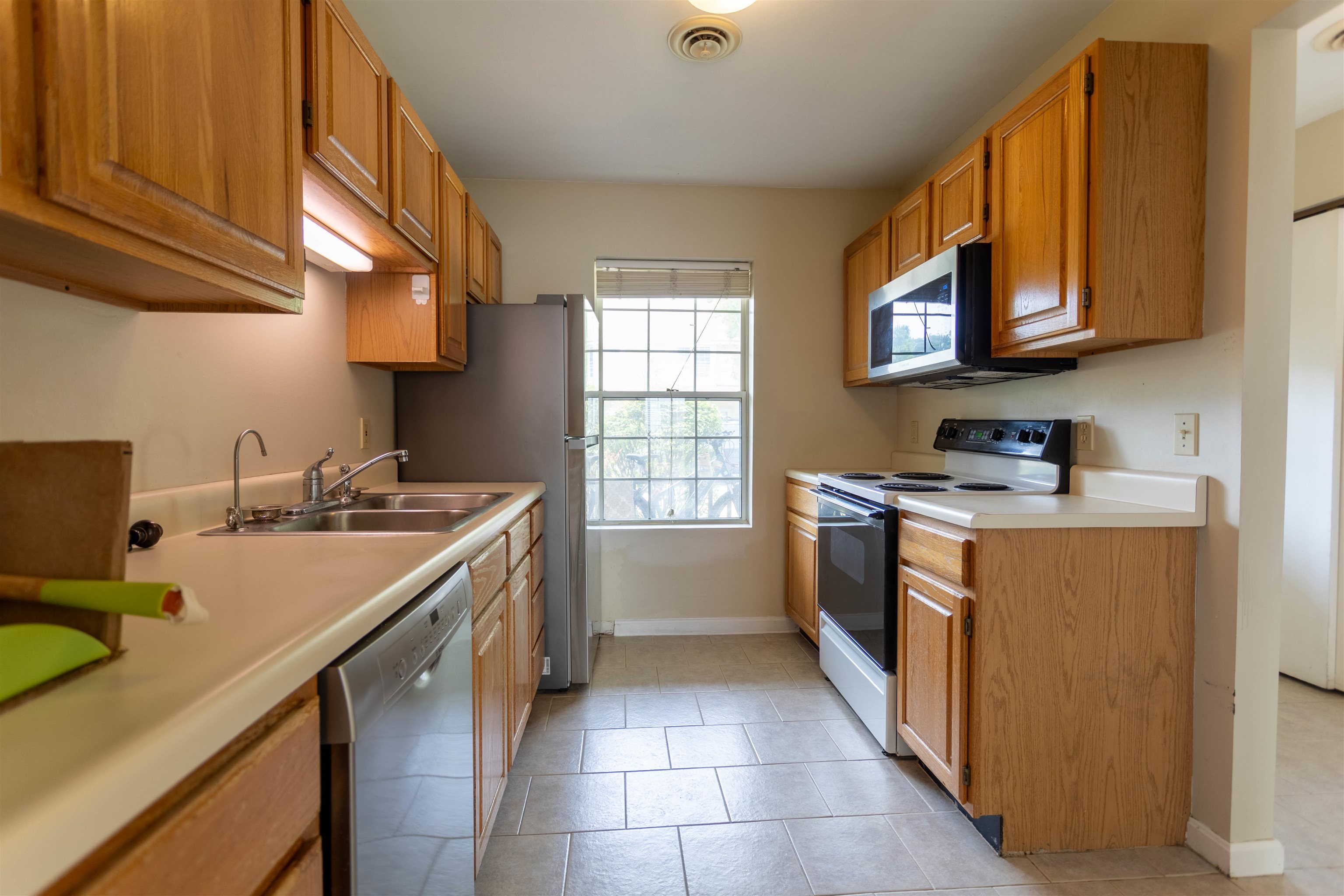 83 Borestone Lane Burlington, VT 05408 - Photo 4 of 30