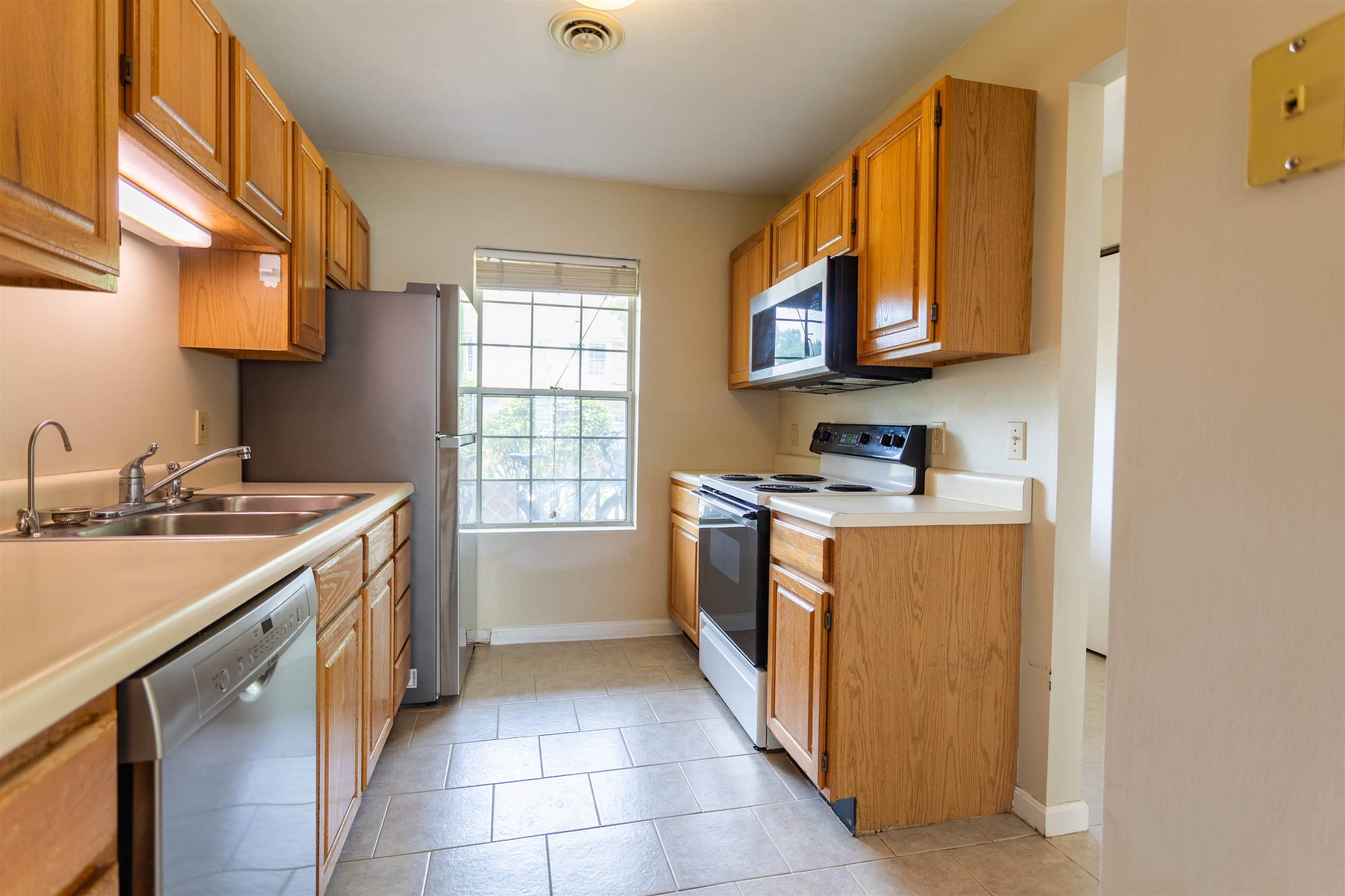 83 Borestone Lane Burlington, VT 05408 - Photo 5 of 30