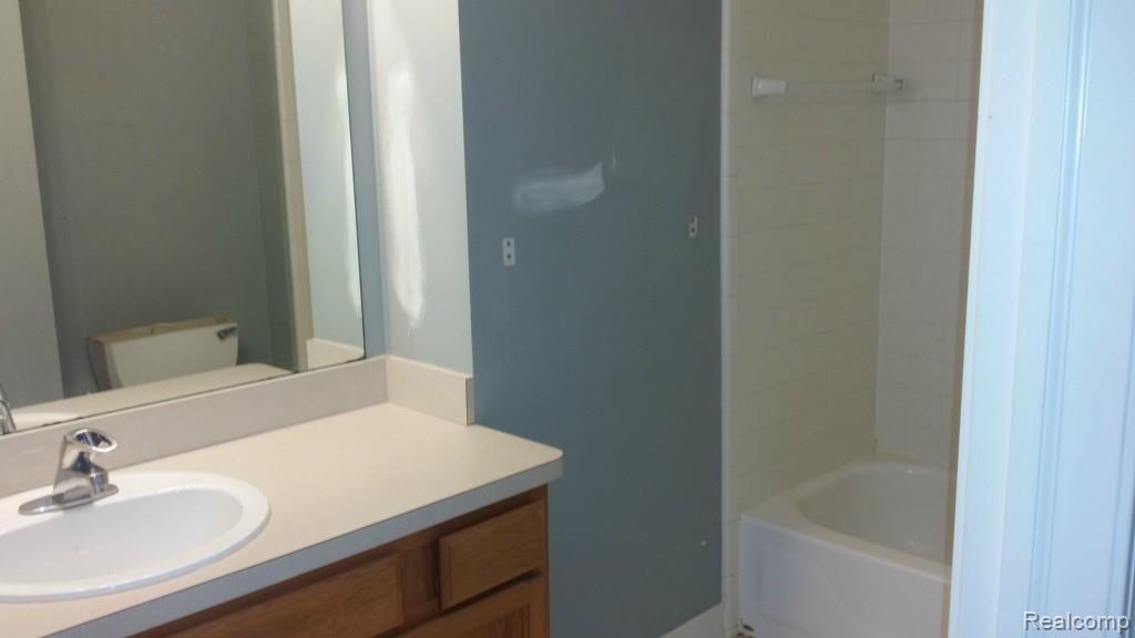 50453 Altman Road New Baltimore, MI 48047 - Photo 10 of 14 bath0428.jpg
