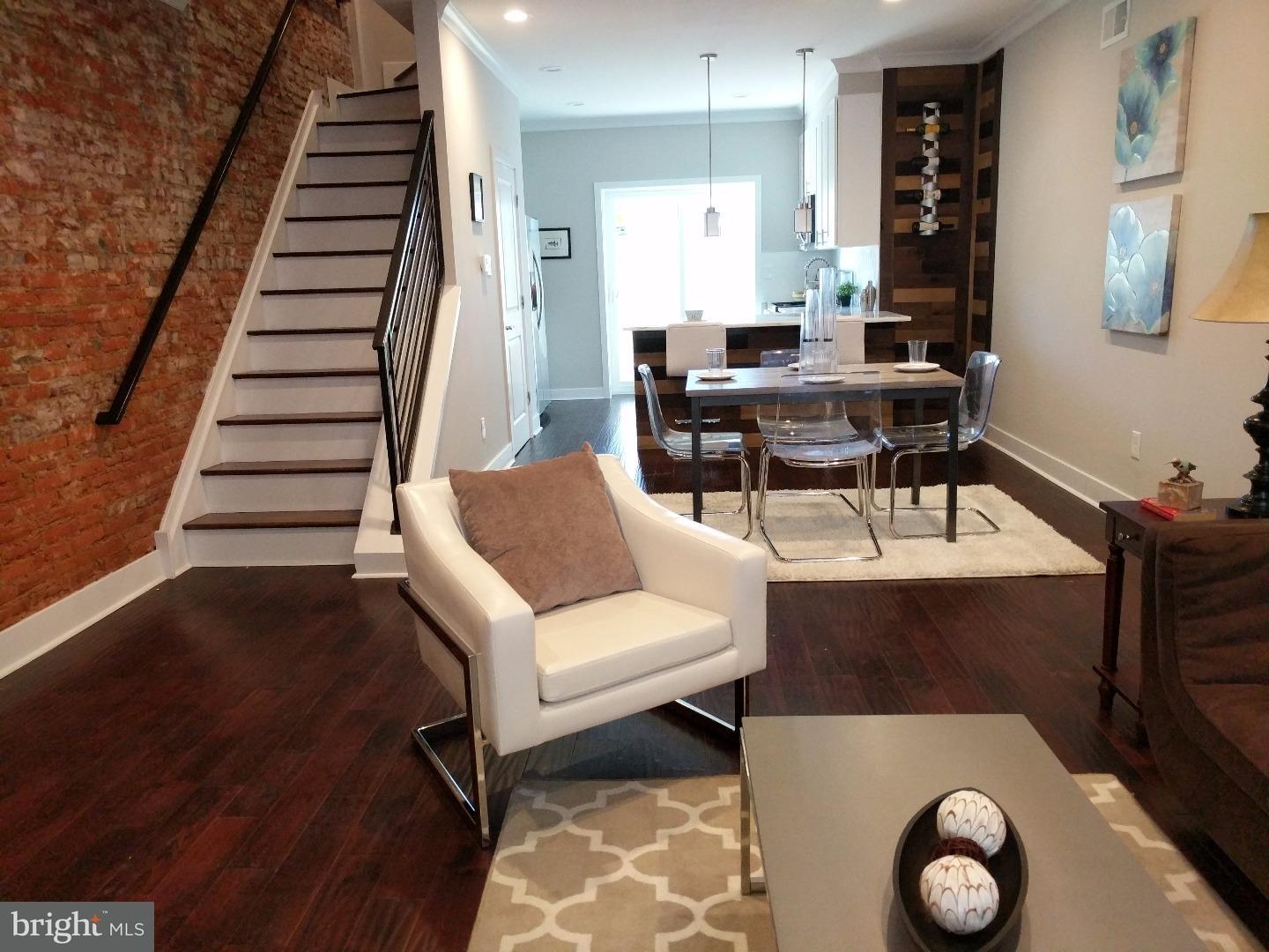 1035 South Chadwick Street Philadelphia, PA 19146 - Photo 5 of 25