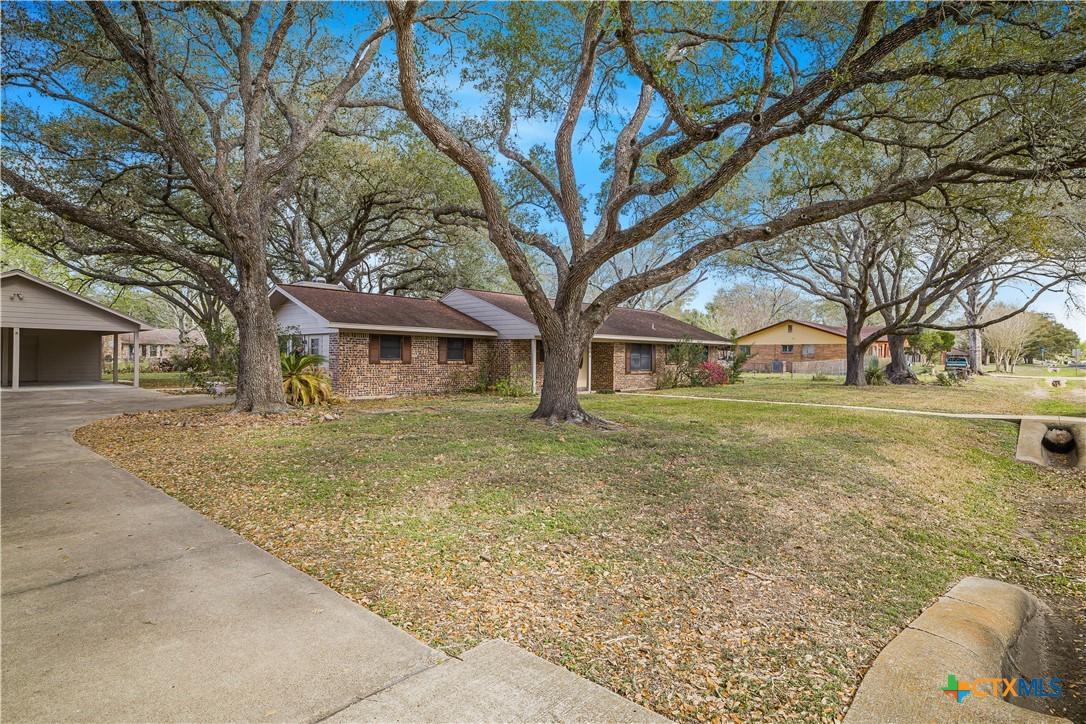 406 Blyth Road Victoria, TX 77904 - Photo 4 of 32 a view of house with yard