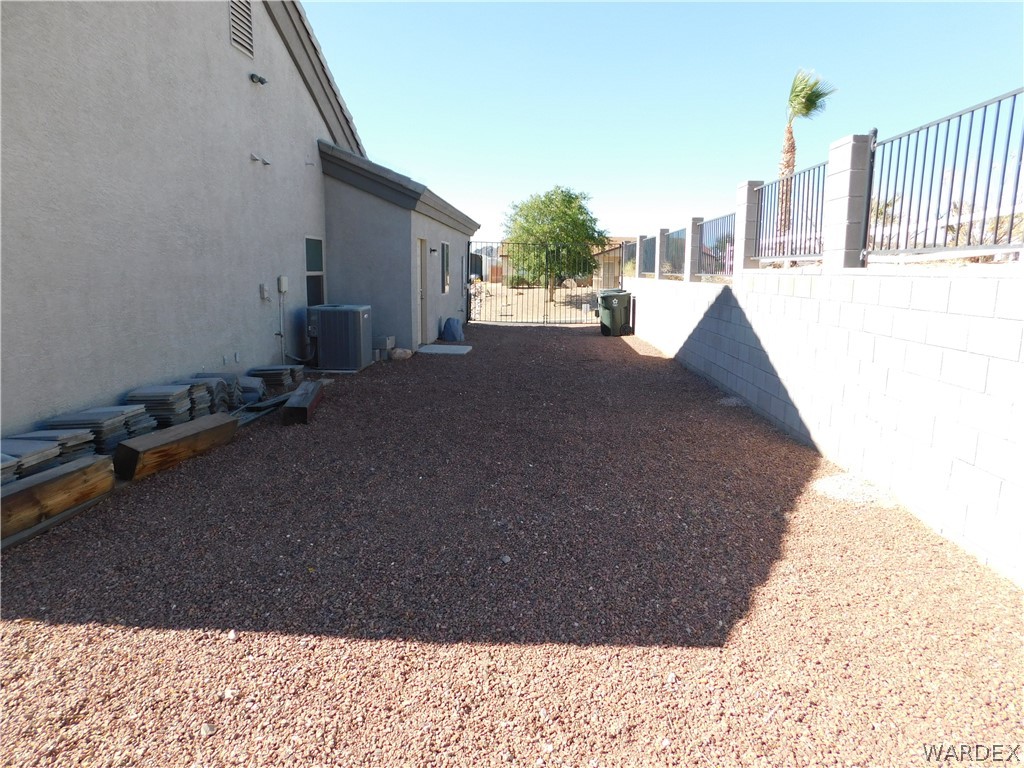 3370 South Ridge Avenue Bullhead City, AZ 86429 - Photo 18 of 56 a view of a city from a terrace