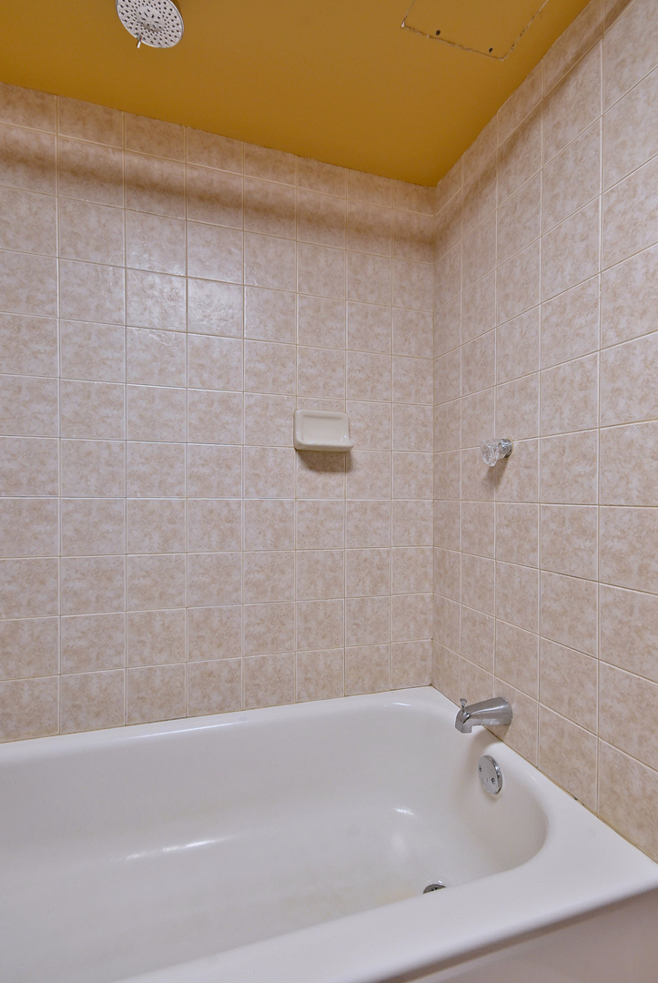 2125 North Kenneth Avenue Chicago, IL 60639 - Photo 23 of 25