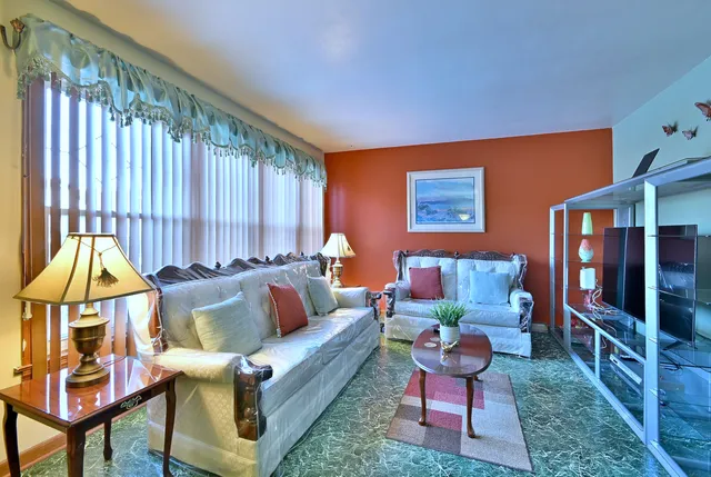 $359,900 | 2125 North Kenneth Avenue, Chicago, IL 60639