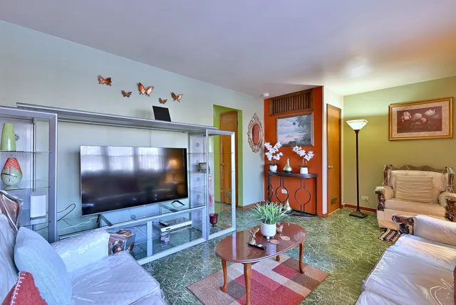 $359,900 | 2125 North Kenneth Avenue, Chicago, IL 60639