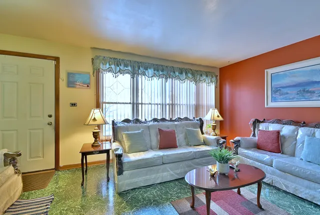 $359,900 | 2125 North Kenneth Avenue, Chicago, IL 60639