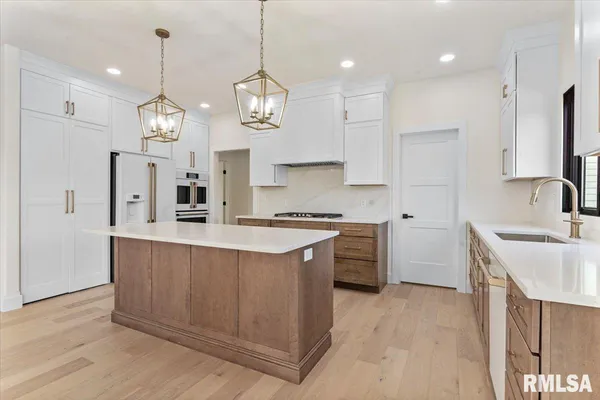 $1,095,000 | 3315 Sudduth Road, Sherman, IL 62684