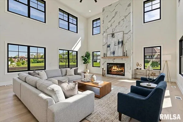 $1,095,000 | 3315 Sudduth Road, Sherman, IL 62684