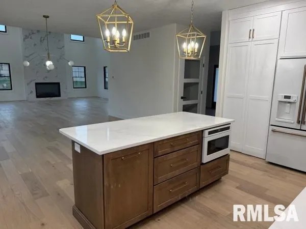 $1,095,000 | 3315 Sudduth Road, Sherman, IL 62684