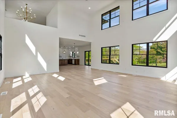 $1,095,000 | 3315 Sudduth Road, Sherman, IL 62684
