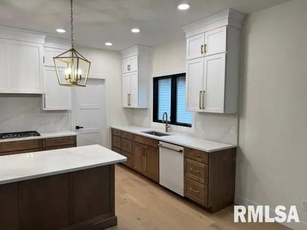 $1,095,000 | 3315 Sudduth Road, Sherman, IL 62684