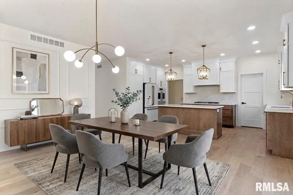 $1,095,000 | 3315 Sudduth Road, Sherman, IL 62684