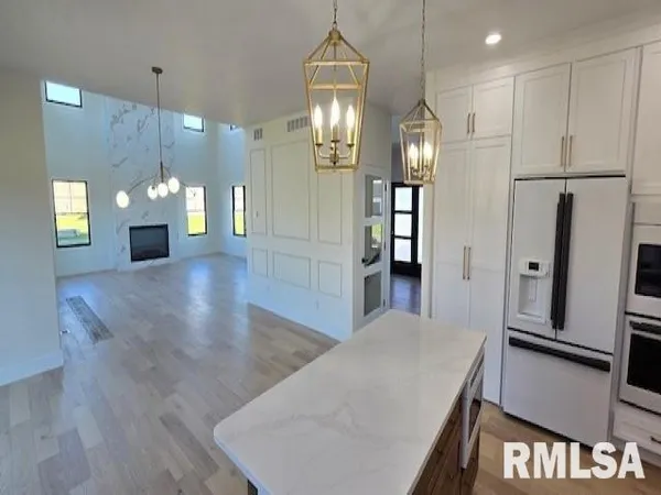 $1,095,000 | 3315 Sudduth Road, Sherman, IL 62684