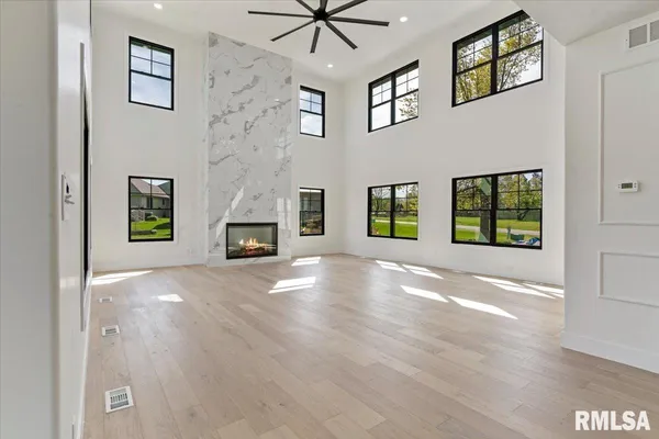 $1,095,000 | 3315 Sudduth Road, Sherman, IL 62684