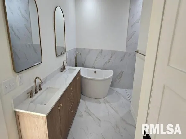 $1,095,000 | 3315 Sudduth Road, Sherman, IL 62684