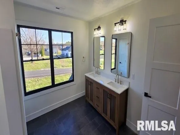 $1,095,000 | 3315 Sudduth Road, Sherman, IL 62684