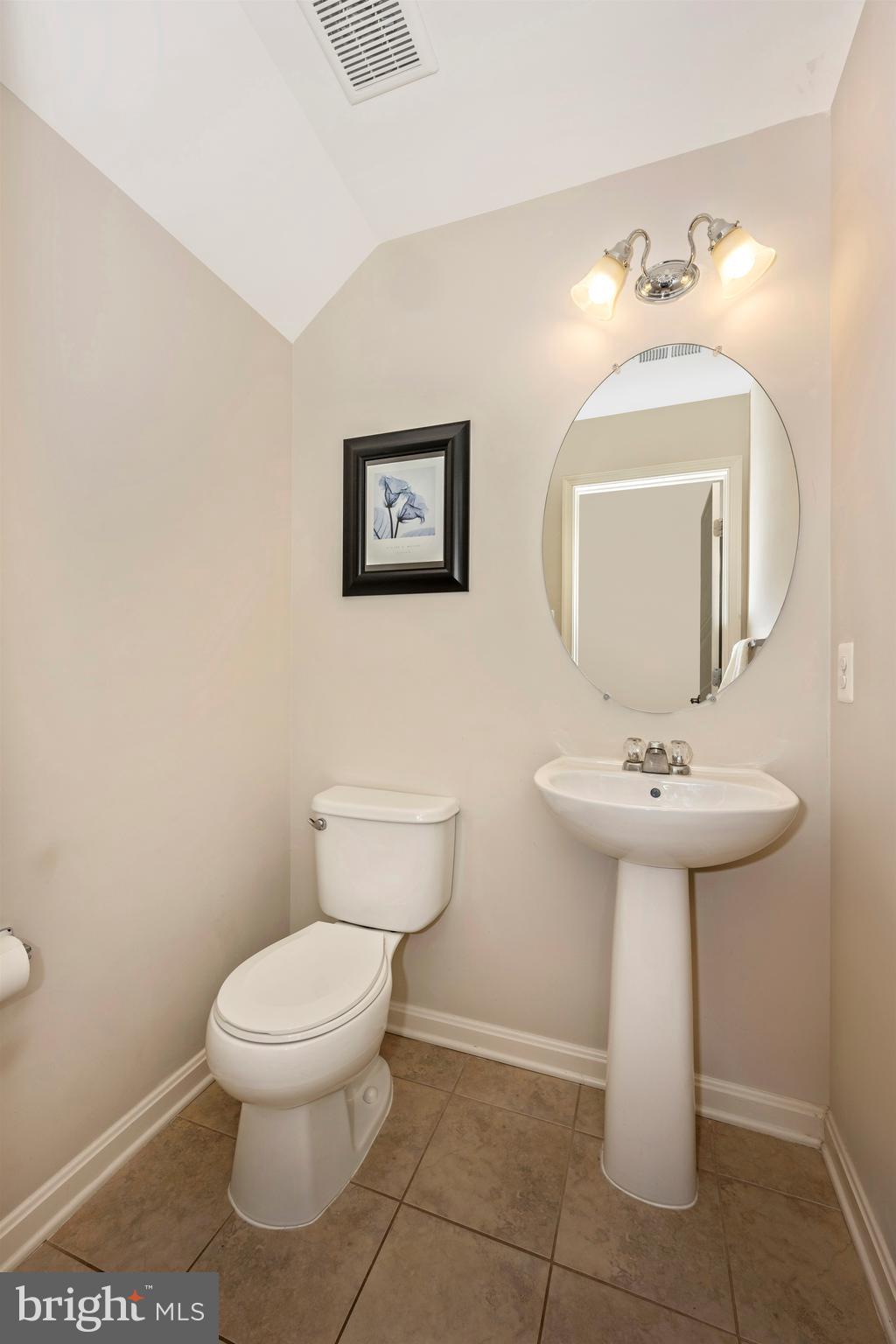 13004 Yellow Jacket Road Hagerstown, MD 21740 - Photo 9 of 45 Powder Room