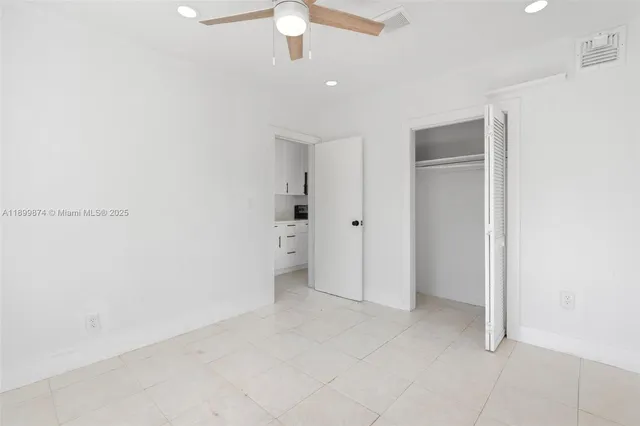 an empty room with a empty space