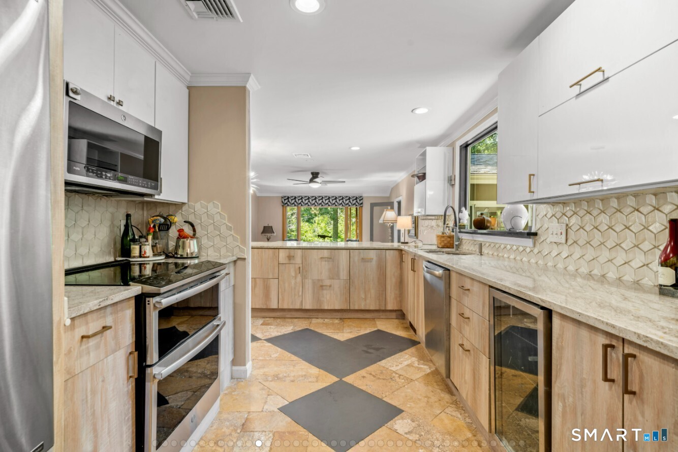 92 Kenmore Road Bloomfield, CT 06002 - Photo 11 of 37