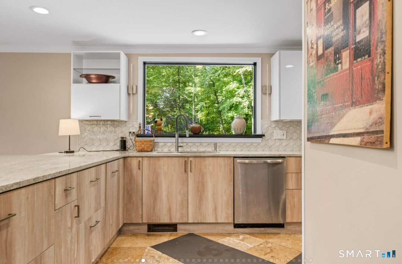 92 Kenmore Road Bloomfield, CT 06002 - Photo 12 of 37