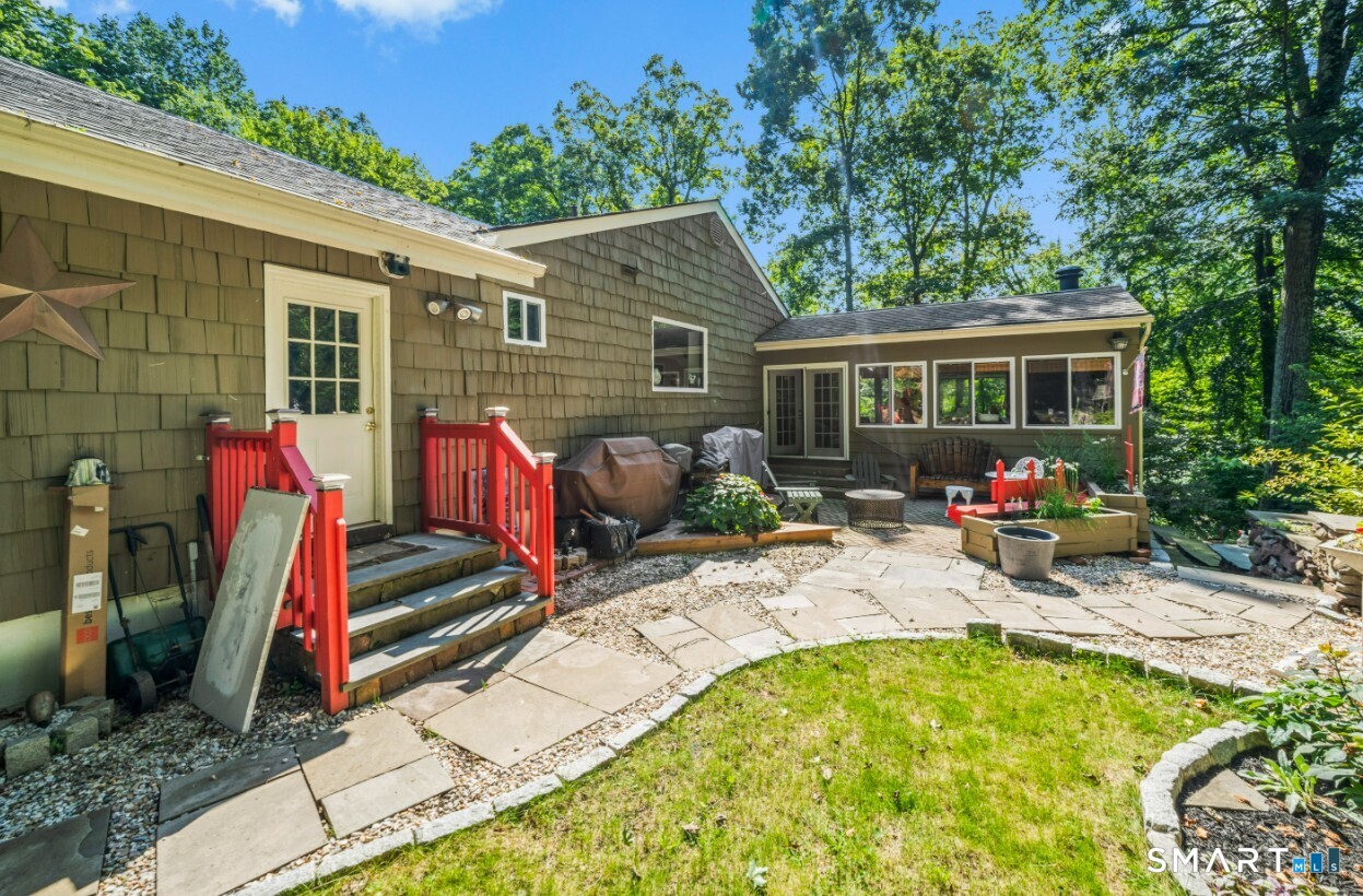 92 Kenmore Road Bloomfield, CT 06002 - Photo 19 of 37