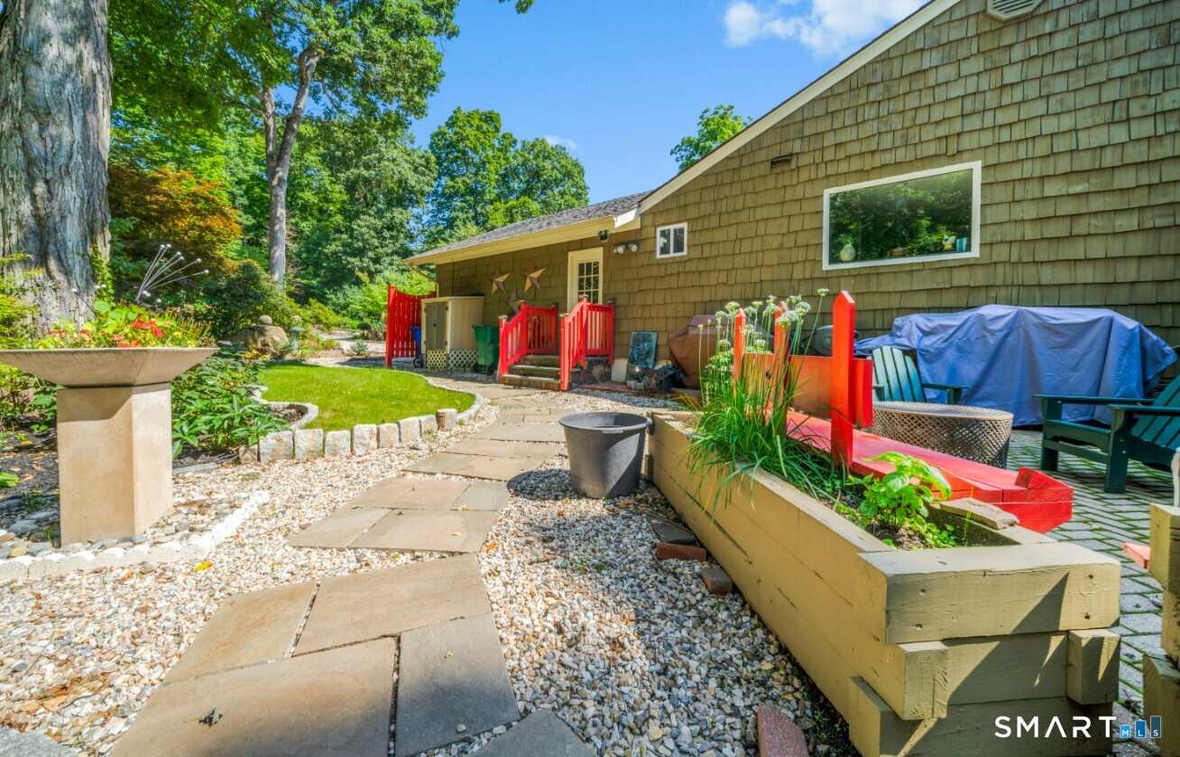 92 Kenmore Road Bloomfield, CT 06002 - Photo 33 of 37