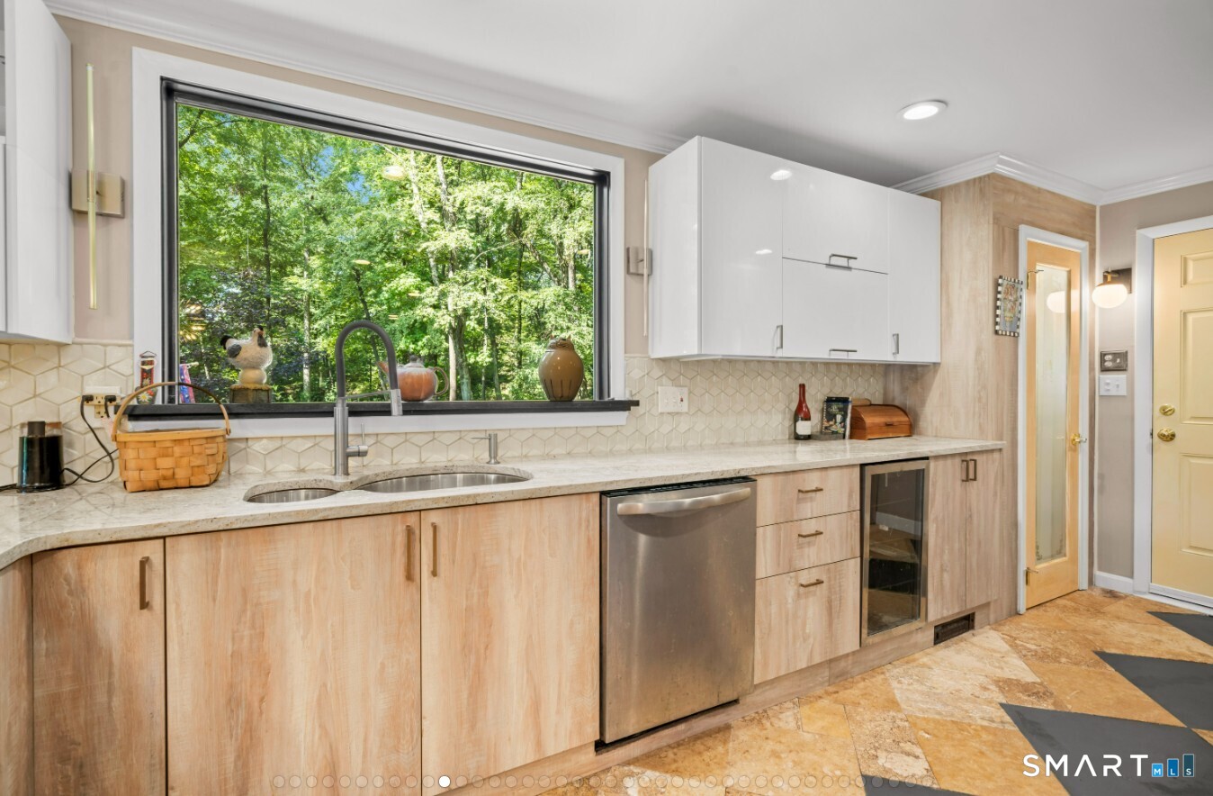 92 Kenmore Road Bloomfield, CT 06002 - Photo 8 of 37