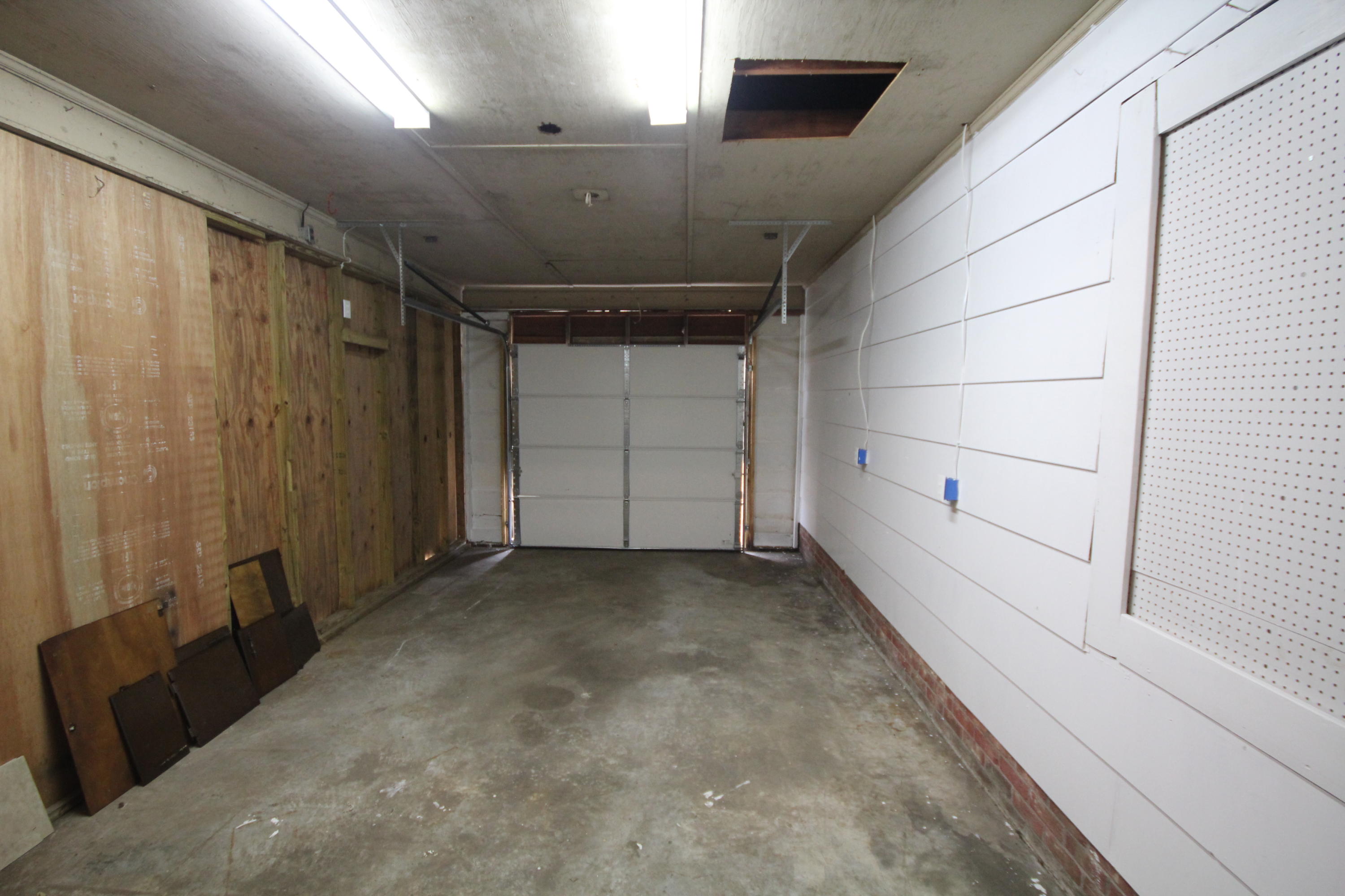 7665 Chippendale Road North Charleston, SC 29420 - Photo 12 of 13 Garage