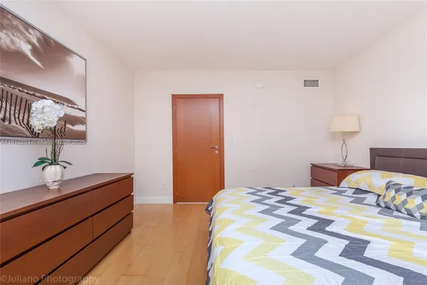 $3,000 | 19380 Collins Avenue, Unit 427, Sunny Isles Beach, FL 33160