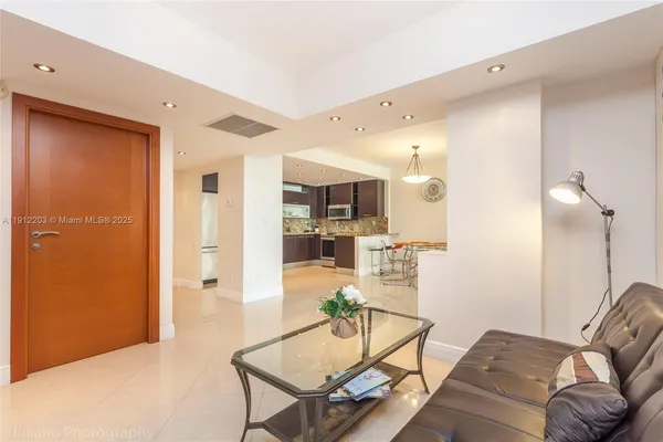$3,000 | 19380 Collins Avenue, Unit 427, Sunny Isles Beach, FL 33160