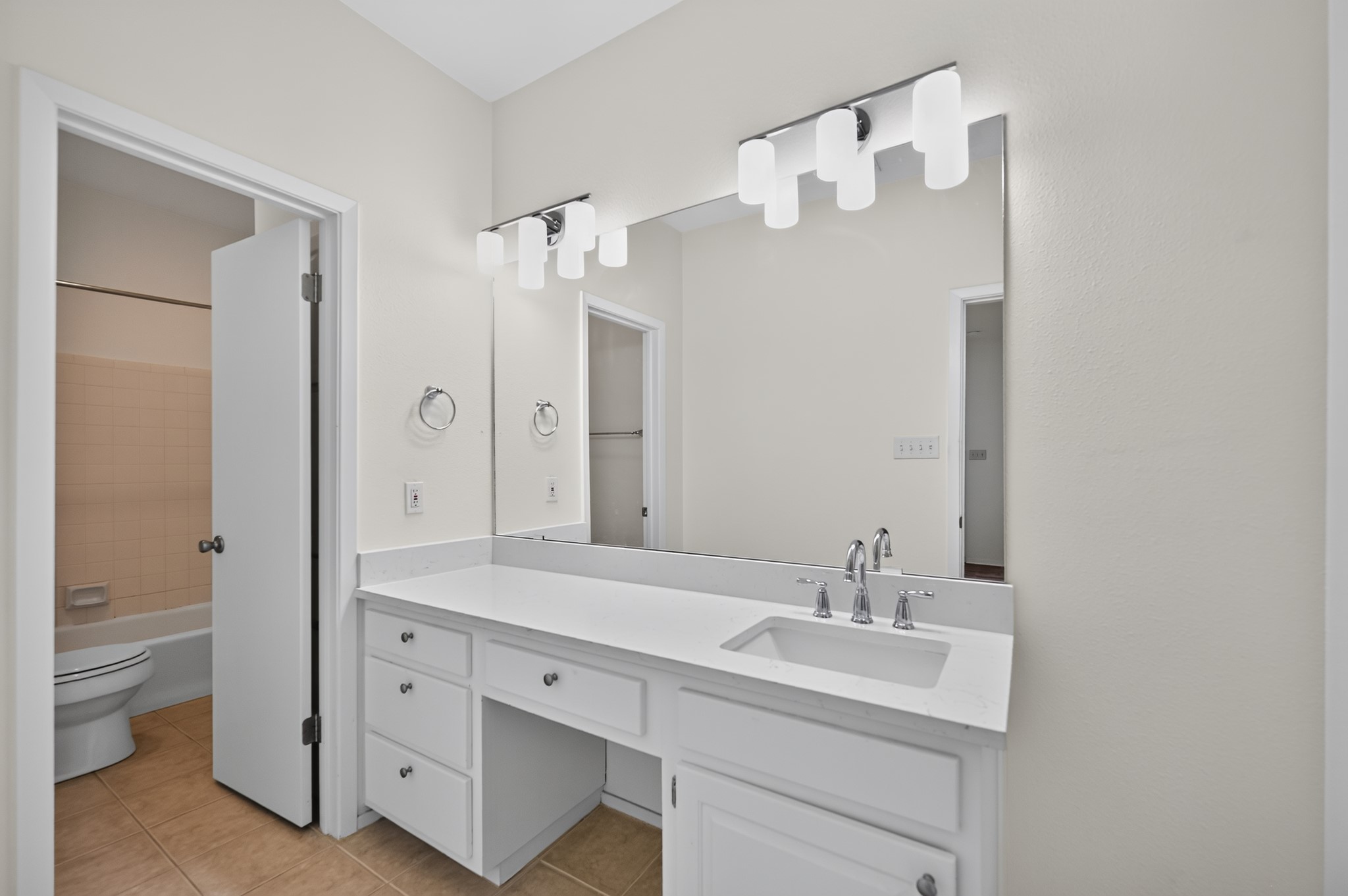 5701 Scout Bluff Austin, TX 78731 - Photo 10 of 26 Primary bath