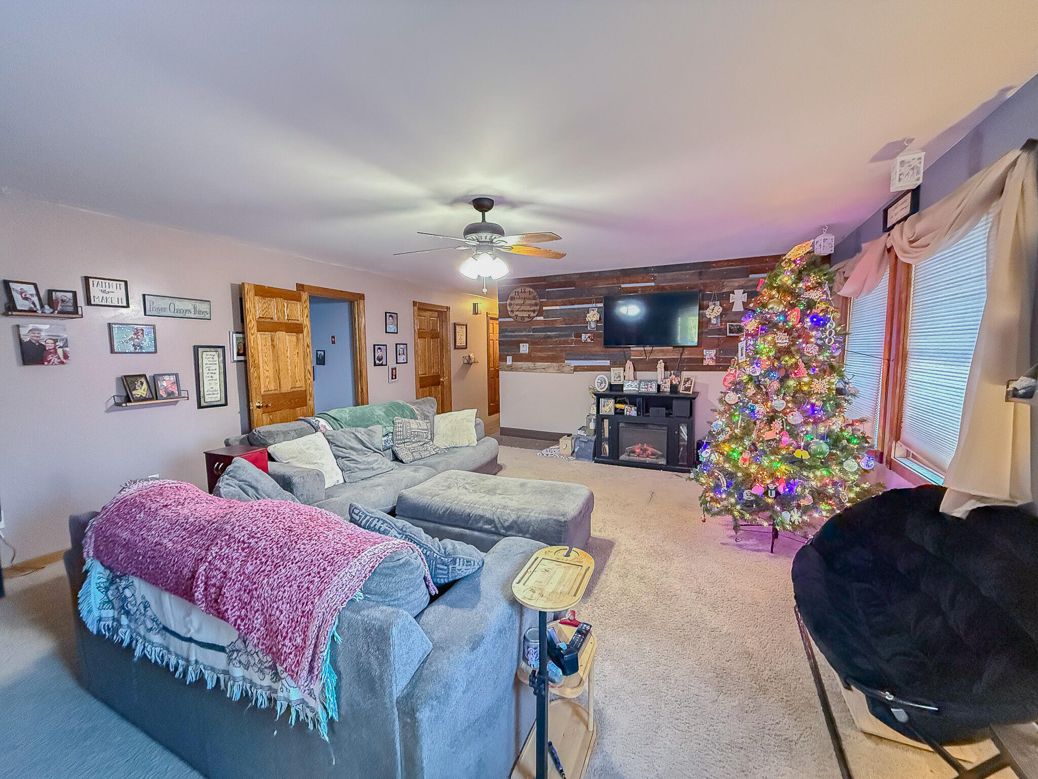 1159 Bangor Road Ellsworth, ME 04605 - Photo 10 of 30 Large living room