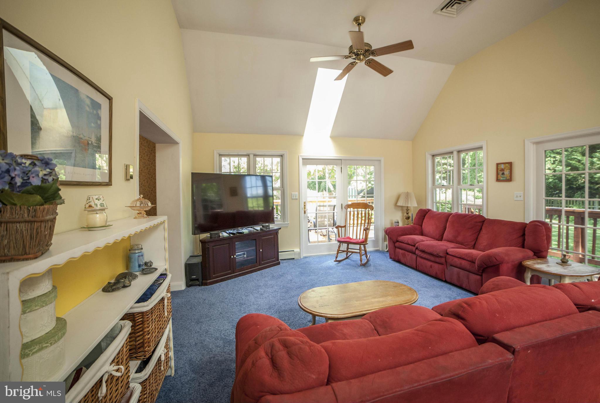 407 Gralan Road Catonsville, MD 21228 - Photo 8 of 30 1ST FLOOR FAMILY ROOM