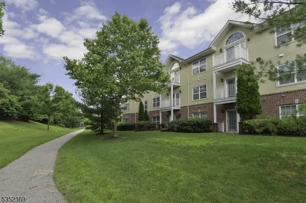 $3,600 | 121 Courter Road, Unit 82, Franklin Lakes, NJ 07417