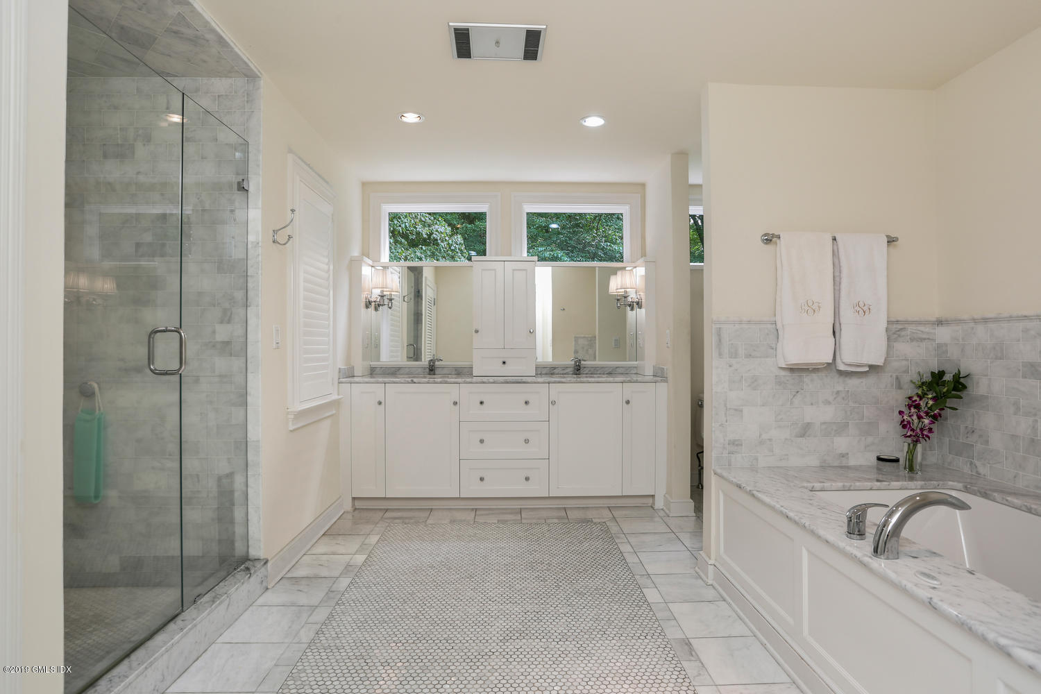 418 Riversville Road Greenwich, CT 06831 - Photo 23 of 38 a bathroom with a bathtub and a sink