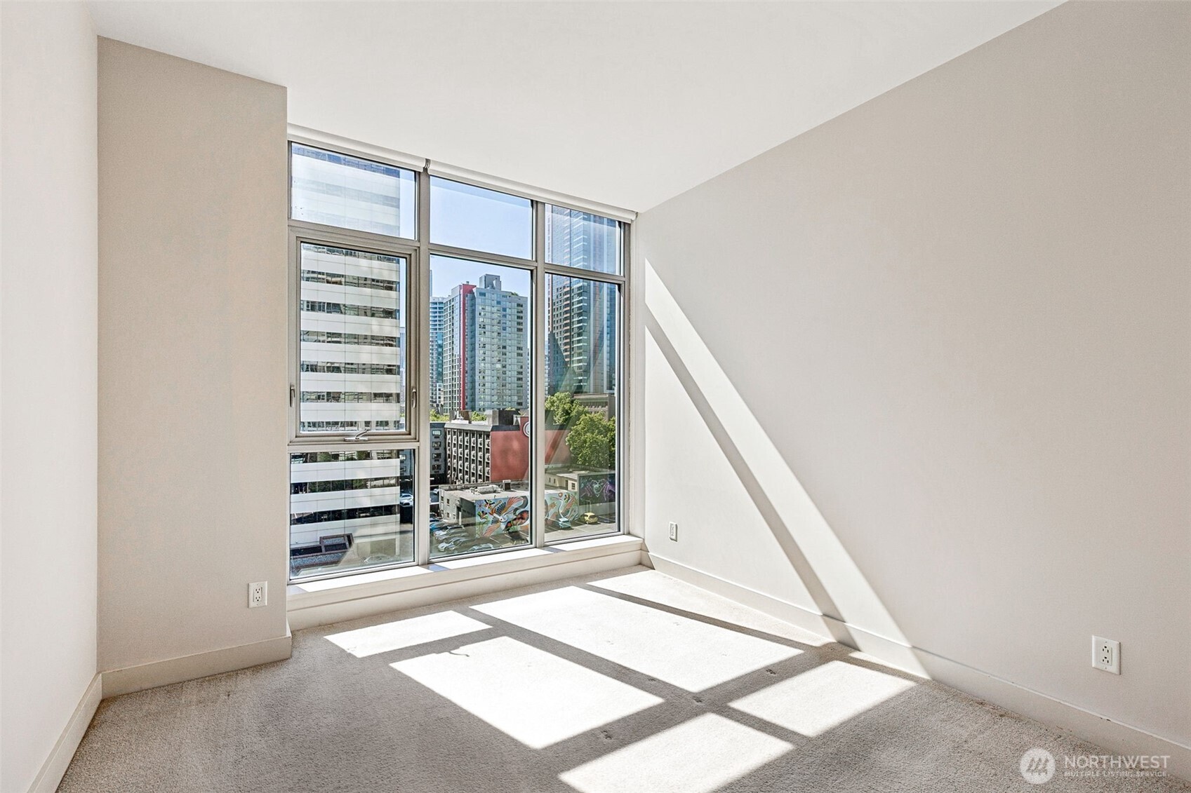588 Bell Street, Unit 606S Seattle, WA 98121 - Photo 11 of 32